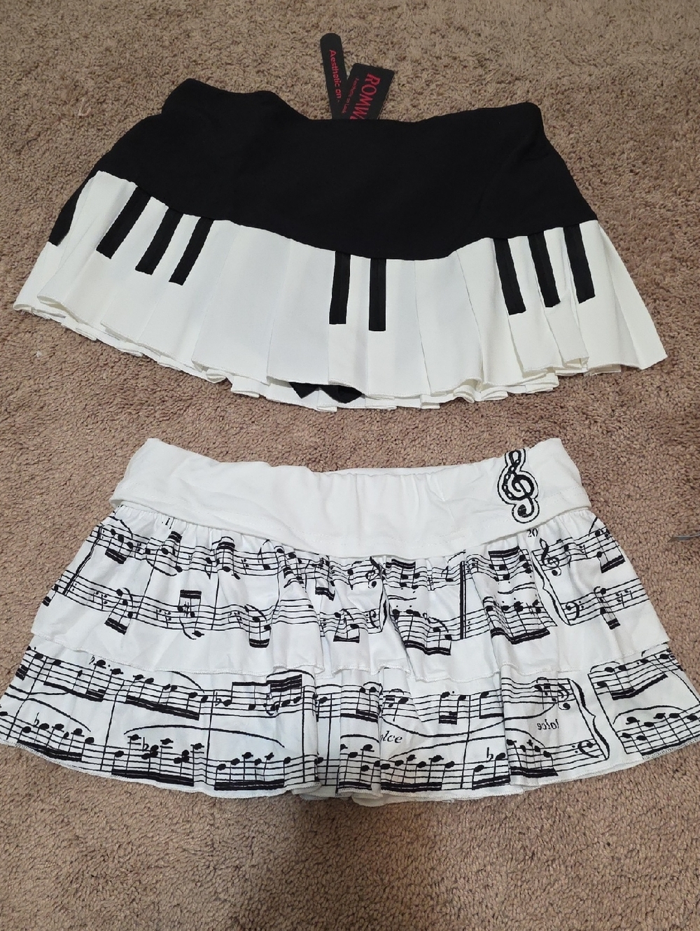 Music-Themed Pleated Mini Skirt - Black & White Set Of 2